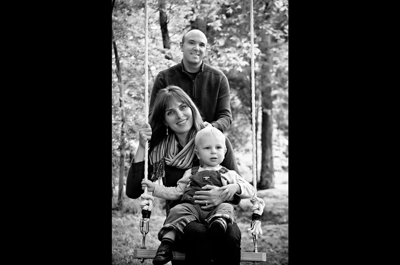 family portrait, swing, outdoor, natural light, Northern VA