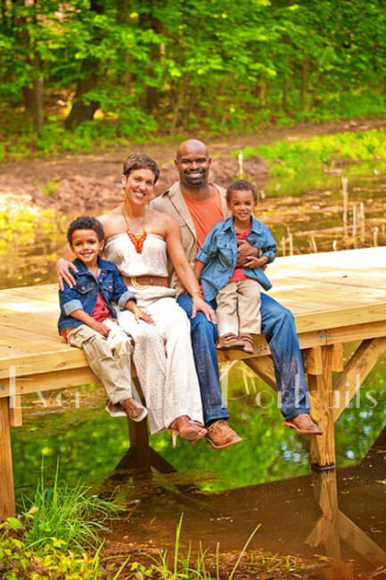 11-professional-photographer-family-portrait-pier